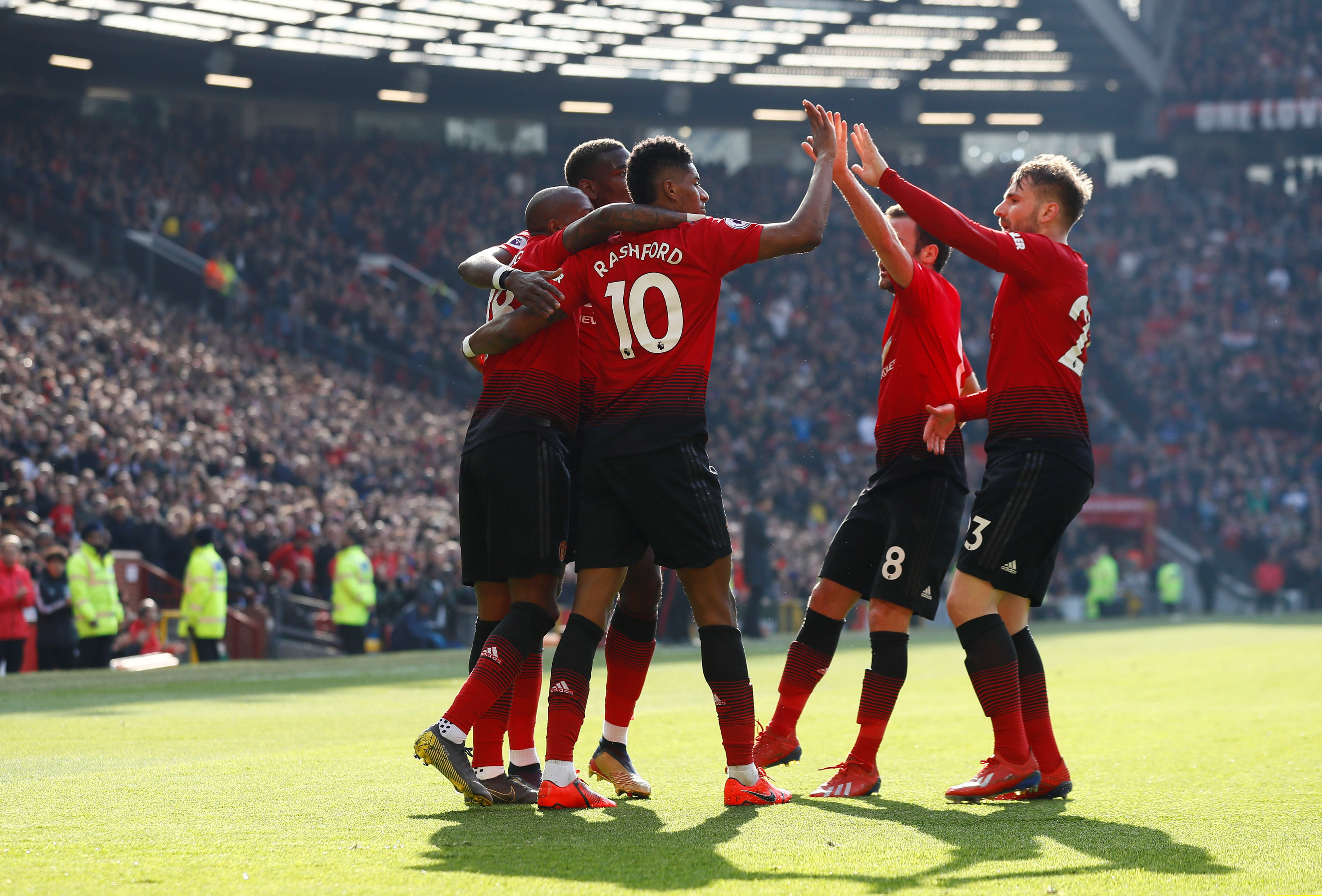 埃泽丝毫不 埃泽丝毫不